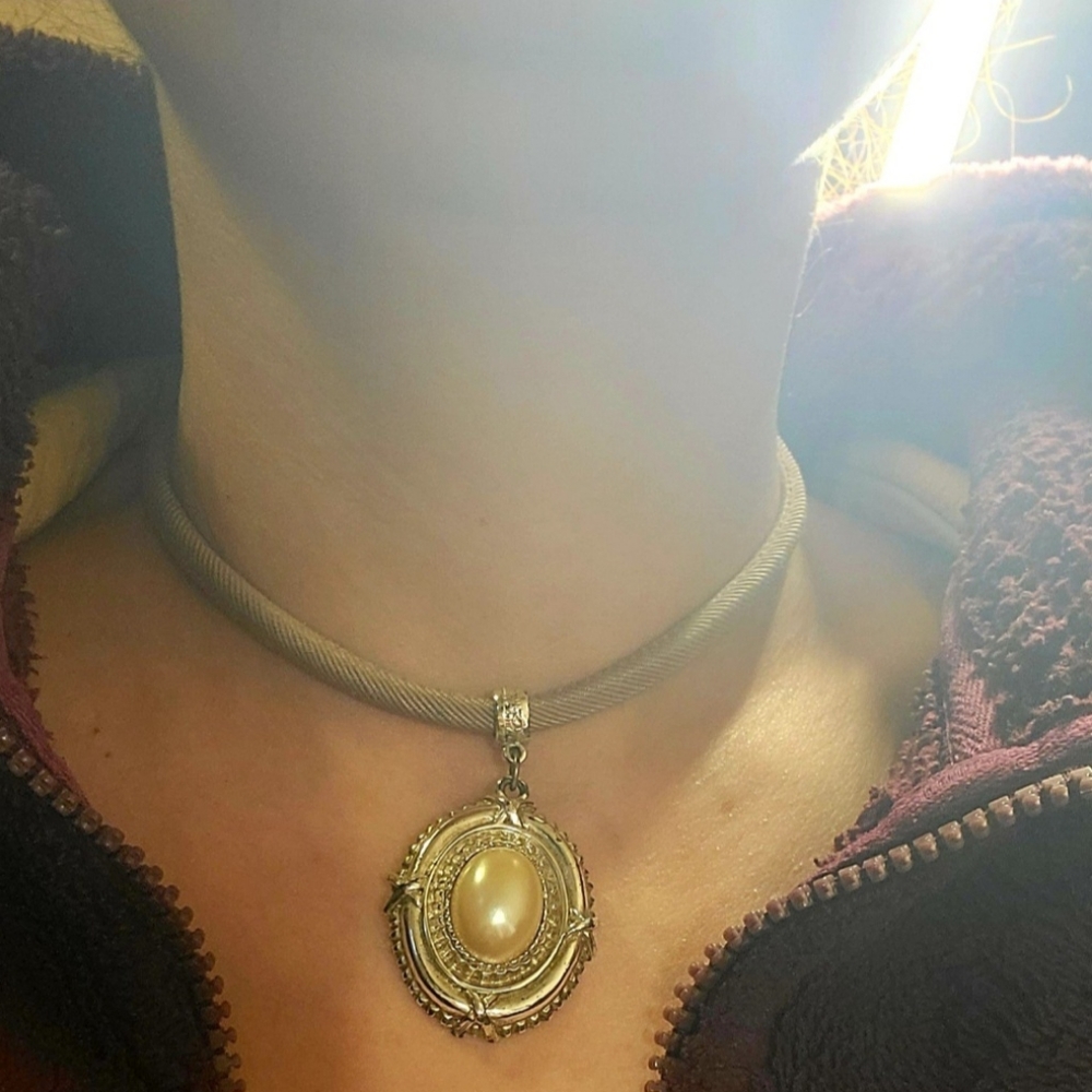 Victorian Style Choker Necklace 12-16 inch adjustable oval pearl tan